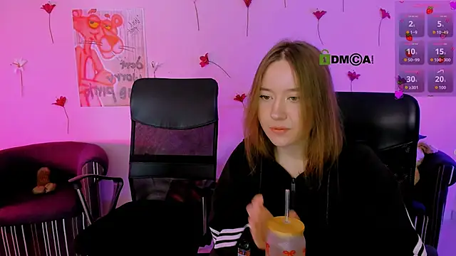 Snapshot of lizzie_boom_ chatting on 03-12-26, 07:53 lizzie boom online show from 03-12-26, 07:53