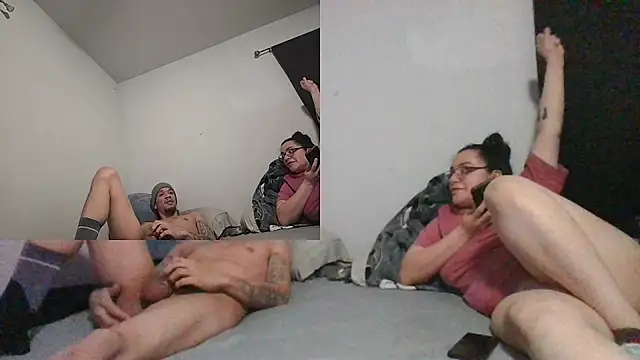 Snapshot of BlueCollarCouple chatting on 02-05-26, 06:40 BlueCollarCouple online show from 02-05-26, 06:40