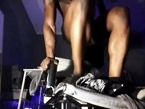 Snapshot of Cantgetenough0069 chatting on 03-04-26, 02:39 Cantgetenough0069 online show from 03-04-26, 02:39