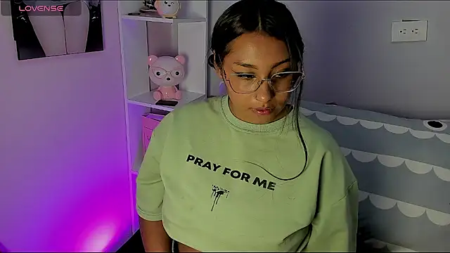 Snapshot of tinna_noa chatting on 03-04-26, 08:26 tinna noa online show from 03-04-26, 08:26