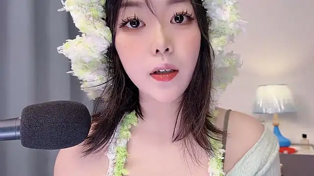 smalldaisy online show from 04-28-26, 02:21