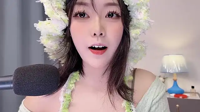 smalldaisy online show from 04-28-26, 02:27