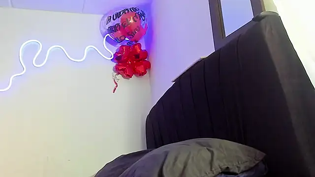 Snapshot of Lili_Evanss chatting on 03-13-26, 06:25 Lili Evanss online show from 03-13-26, 06:25