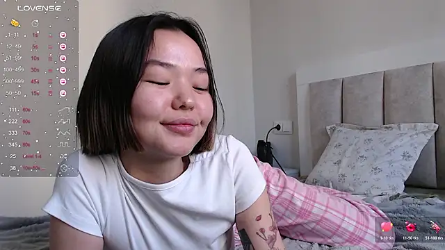 Snapshot of niia_mur chatting on 03-13-26, 08:10 niia mur online show from 03-13-26, 08:10