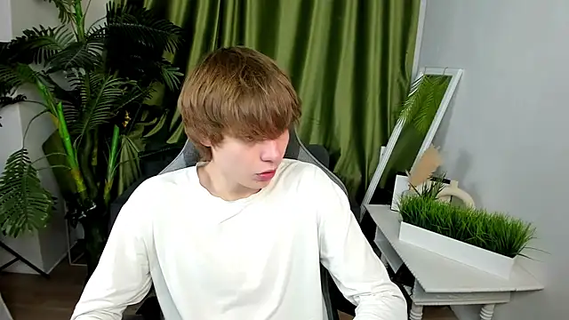 Snapshot of andyyzzz chatting on 07-05-26, 06:59 andyyzzz online show from 07-05-26, 06:59