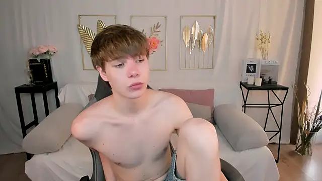 Snapshot of andyyzzz chatting on 08-06-26, 04:58 andyyzzz online show from 08-06-26, 04:58