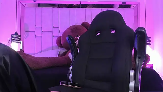 Snapshot of Charlotteinpole chatting on 01-19-26, 03:43 Charlotteinpole online show from 01-19-26, 03:43