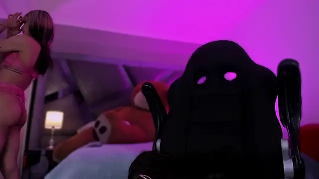 Snapshot of Charlotteinpole chatting on 03-16-26, 05:44 Charlotteinpole online show from 03-16-26, 05:44