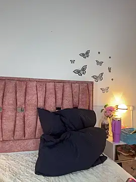 Snapshot of Violetta_Moretti chatting on 01-18-26, 01:20 Violetta Moretti online show from 01-18-26, 01:20