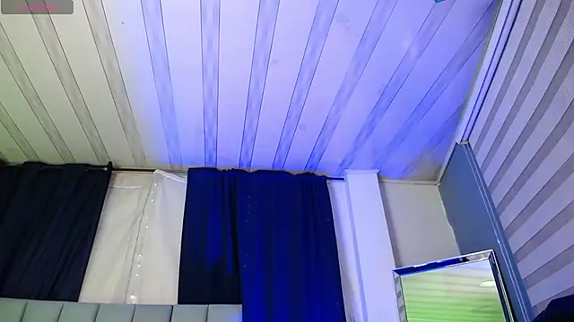 Snapshot of Emilyy05_ chatting on 12-21-25, 03:35 Emilyy05 online show from 12-21-25, 03:35