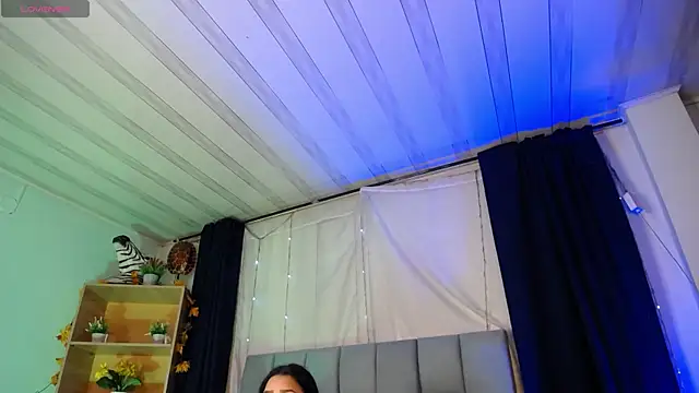 Snapshot of Emilyy05_ chatting on 12-23-25, 03:15 Emilyy05 online show from 12-23-25, 03:15