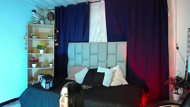 Snapshot of Emilyy05_ chatting on 01-06-26, 03:10 Emilyy05 online show from 01-06-26, 03:10