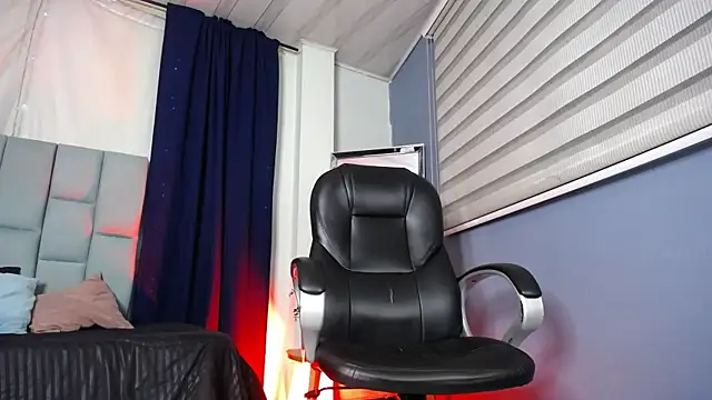 Snapshot of Emilyy05_ chatting on 01-18-26, 03:10 Emilyy05 online show from 01-18-26, 03:10