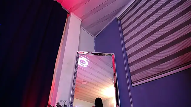 Snapshot of Emilyy05_ chatting on 02-13-26, 03:13 Emilyy05 online show from 02-13-26, 03:13