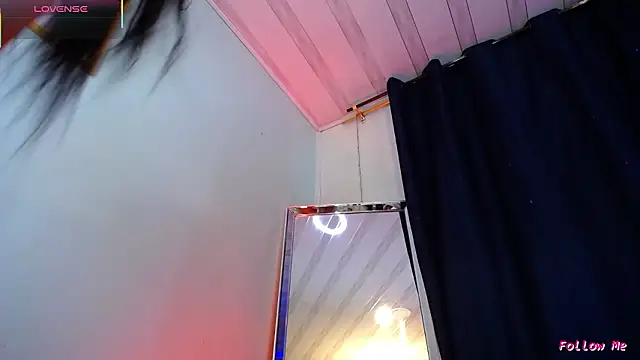 Snapshot of Emilyy05_ chatting on 03-06-26, 01:02 Emilyy05 online show from 03-06-26, 01:02