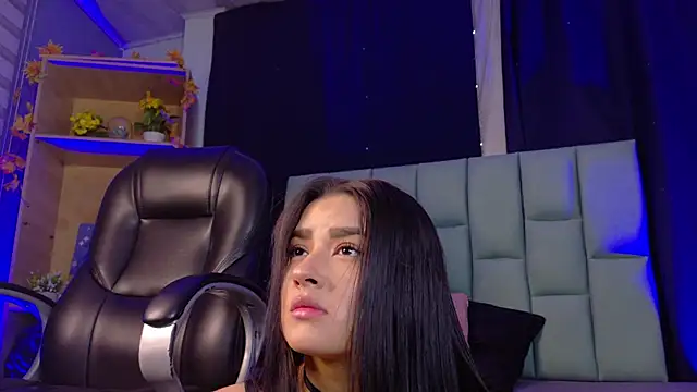 Emilyy05  online show from 04-22-26, 12:35