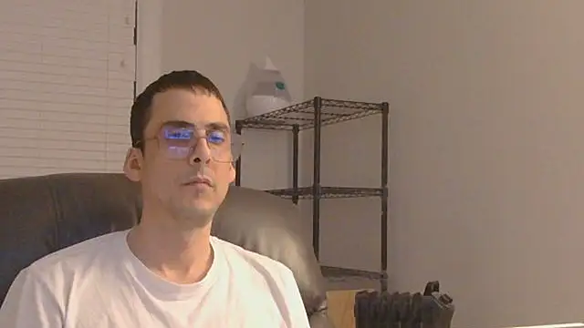 Snapshot of SissyJosh chatting on 05-27-26, 01:35 SissyJosh online show from 05-27-26, 01:35