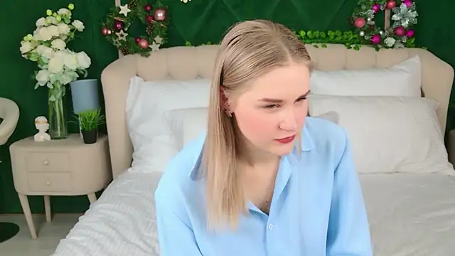 Snapshot of Molly_Voss chatting on 01-14-26, 04:34 Molly Voss online show from 01-14-26, 04:34