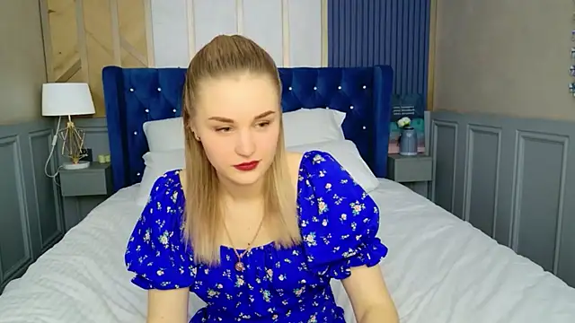 Snapshot of Molly_Voss chatting on 01-15-26, 04:11 Molly Voss online show from 01-15-26, 04:11