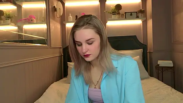 Snapshot of Molly_Voss chatting on 01-19-26, 03:49 Molly Voss online show from 01-19-26, 03:49