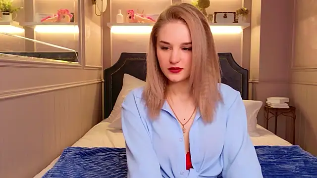 Snapshot of Molly_Voss chatting on 02-02-26, 03:33 Molly Voss online show from 02-02-26, 03:33