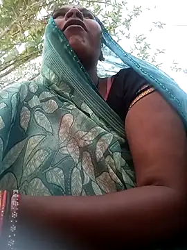 Snapshot of Rakhi_cut chatting on 06-17-26, 12:57 Rakhi cut online show from 06-17-26, 12:57