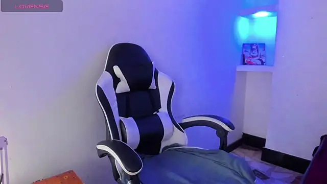 ashley-17 online show from 03-06-26, 04:42