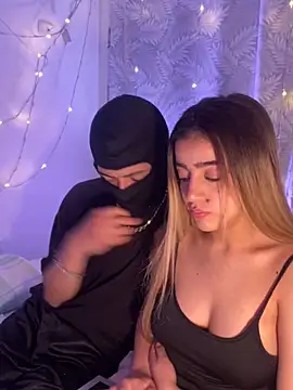 Snapshot of cute_emmma chatting on 01-18-26, 04:27 cute emmma online show from 01-18-26, 04:27