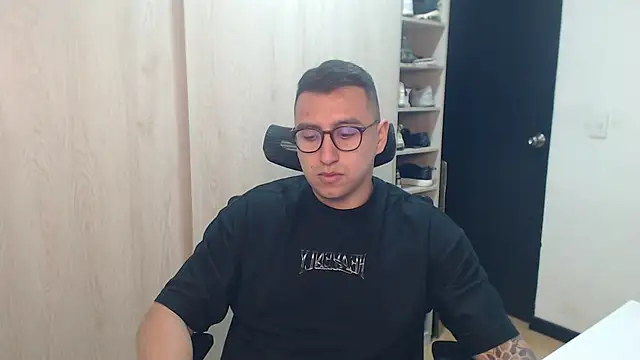 Snapshot of DanteVesper chatting on 03-10-26, 01:32 DanteVesper online show from 03-10-26, 01:32