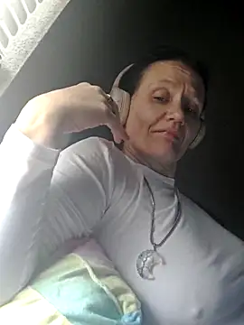 CrownedCuppa online show from 04-15-26, 07:32