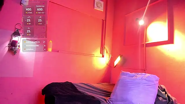 Snapshot of CURLY_LATINA_ chatting on 02-24-26, 04:21 CURLY LATINA online show from 02-24-26, 04:21