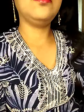 Snapshot of Deshi_bhabhi143 chatting on 02-14-26, 06:43 Deshi bhabhi143 online show from 02-14-26, 06:43