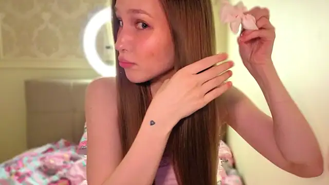 Alllura online show from 03-17-26, 11:41