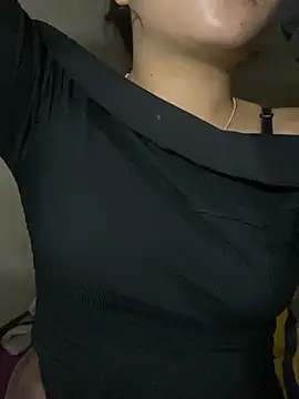 Snapshot of lili-roze chatting on 02-06-26, 01:58 lili-roze online show from 02-06-26, 01:58