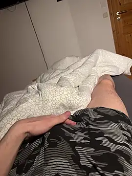 Snapshot of SecretCouple23 chatting on 03-11-26, 06:36 SecretCouple23 online show from 03-11-26, 06:36