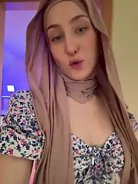 LuxBrunette  online show from 06-20-26, 04:26