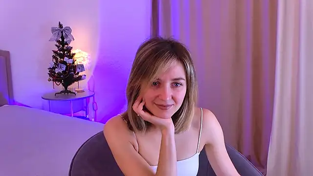 Snapshot of EmeraldGlow chatting on 01-07-26, 02:41 EmeraldGlow online show from 01-07-26, 02:41