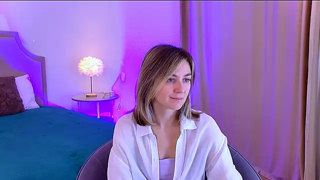 Snapshot of EmeraldGlow chatting on 01-15-26, 02:43 EmeraldGlow online show from 01-15-26, 02:43