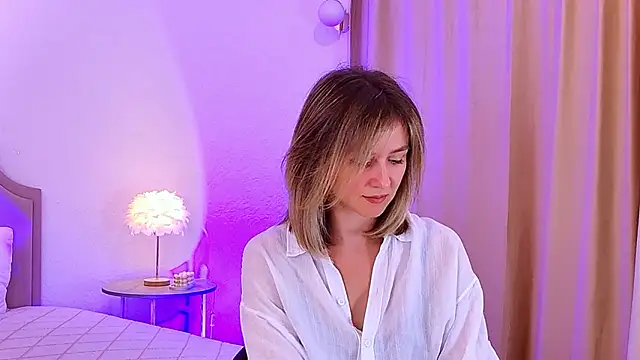 Snapshot of EmeraldGlow chatting on 02-08-26, 03:04 EmeraldGlow online show from 02-08-26, 03:04