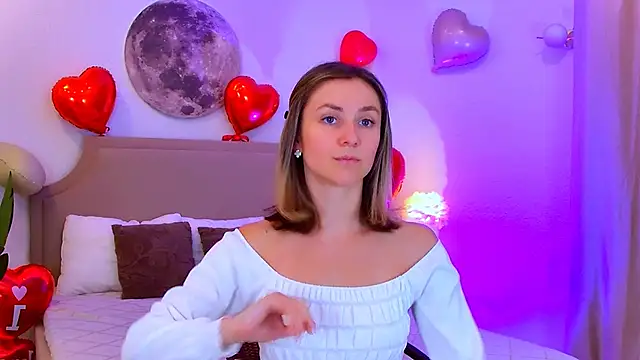 Snapshot of EmeraldGlow chatting on 02-13-26, 02:46 EmeraldGlow online show from 02-13-26, 02:46