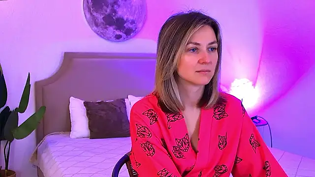 Snapshot of EmeraldGlow chatting on 02-21-26, 02:40 EmeraldGlow online show from 02-21-26, 02:40