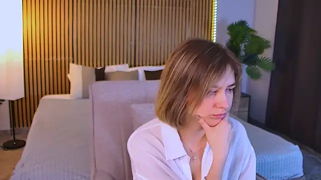 EmeraldGlow online show from 04-16-26, 09:39