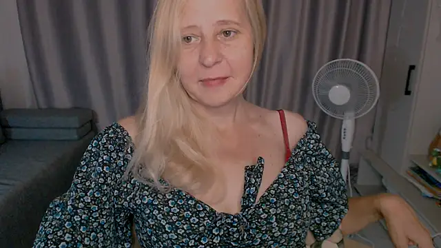 Snapshot of MiLenaMilf chatting on 09-25-25, 02:59 MiLenaMilf online show from 09-25-25, 02:59