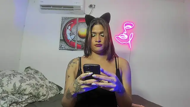 Snapshot of Maya_Nova chatting on 01-09-26, 03:20 Maya Nova online show from 01-09-26, 03:20