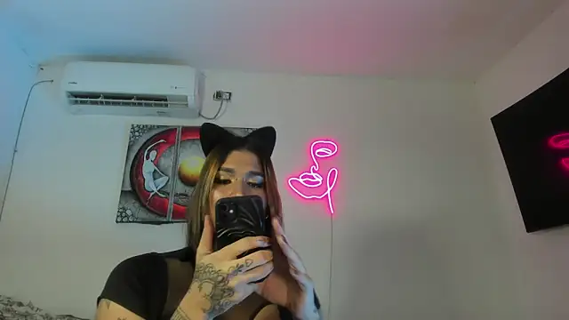 Snapshot of Maya_Nova chatting on 01-18-26, 02:48 Maya Nova online show from 01-18-26, 02:48