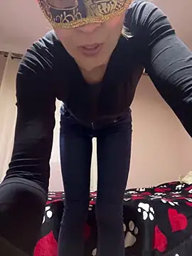 Snapshot of SexyMamiVee chatting on 02-04-26, 12:55 SexyMamiVee online show from 02-04-26, 12:55