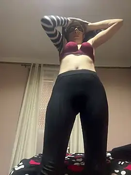 Snapshot of SexyMamiVee chatting on 02-16-26, 12:12 SexyMamiVee online show from 02-16-26, 12:12