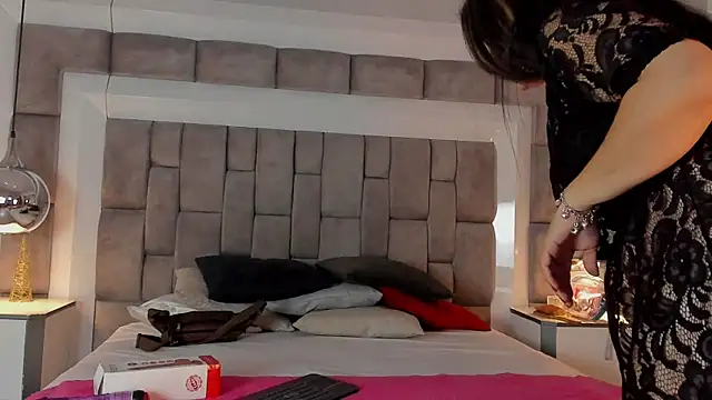 Snapshot of ElenaWatsonn chatting on 01-15-26, 07:50 ElenaWatsonn online show from 01-15-26, 07:50