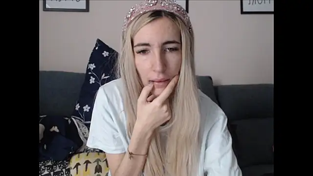 Snapshot of BarbieBlondieGirl chatting on 06-17-26, 02:51 BarbieBlondieGirl online show from 06-17-26, 02:51