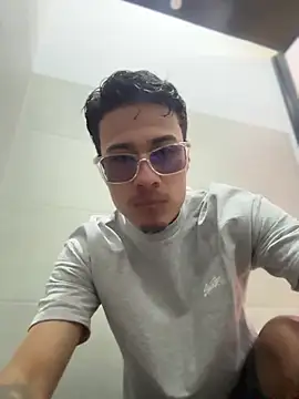 Snapshot of Latin_Paisa_Boy chatting on 07-28-26, 02:13 Latin Paisa Boy online show from 07-28-26, 02:13